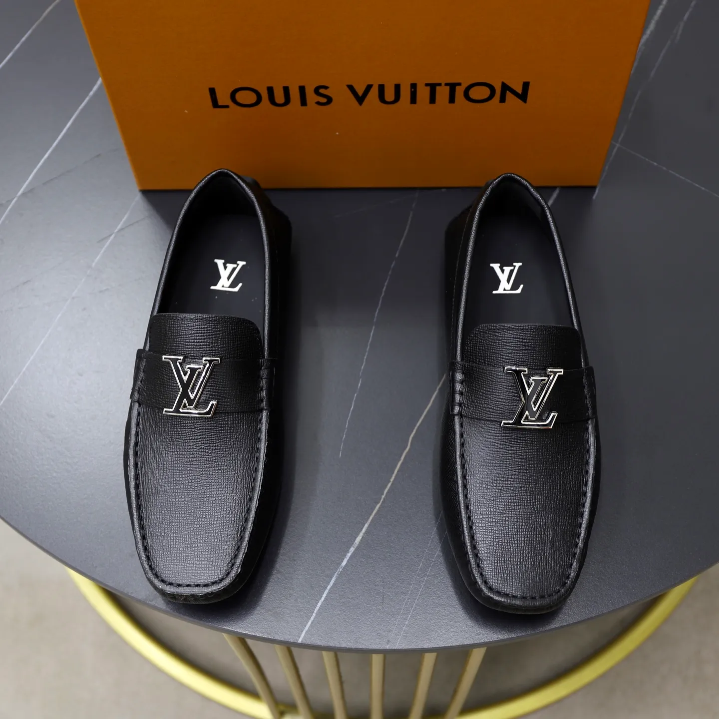 Ex-factory price: 480💰【LV】Louis Vuitton ⚠️High-end men’s driving and pedal series ⚠️38-44 (customized for 45) ⚠️All original cowhide leather! Thick and soft! Made entirely of calfskin lining! Rubber sheet anti-slip beanie sole! Three-dimensional package technology! Fashionable and classic! Handicrafts! Original high quality! Feel free to compare!